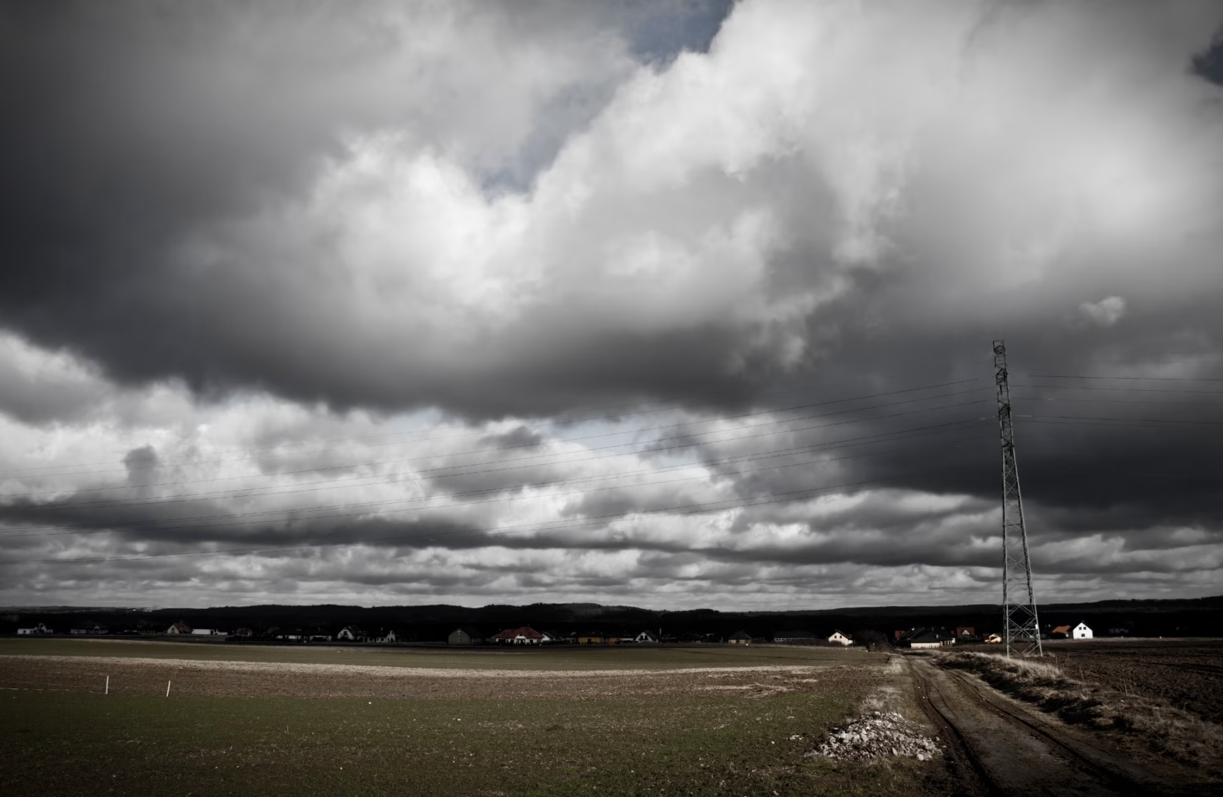 Landscape showing bad weather, gray clouds, strong winds.